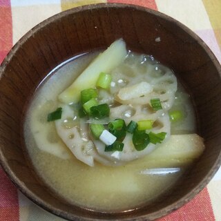 冷凍ポテトで☆蓮根とじゃが芋の味噌汁